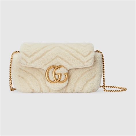 Mini borsa GG Marmont in shearling bianco 